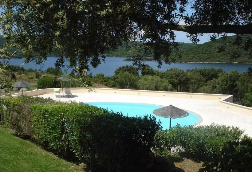 Superior room with lake view, Valkarana Country Relais