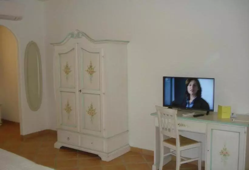 Superior room with lake view, Valkarana Country Relais