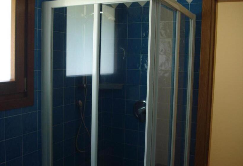 Superior room with lake view, Valkarana Country Relais