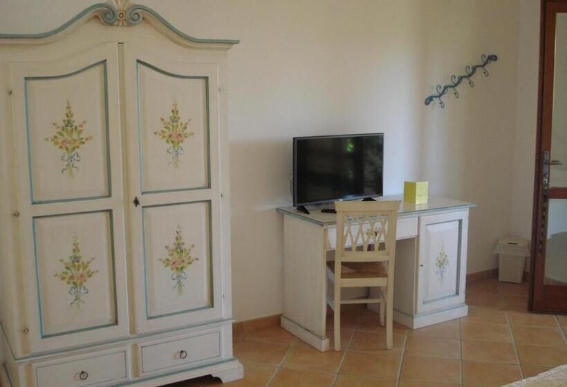 Superior room with lake view, Valkarana Country Relais