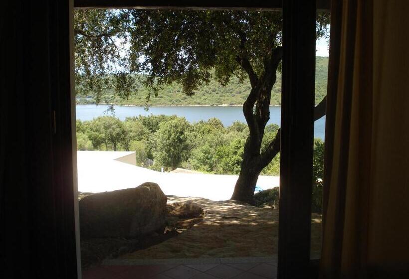 Superior room with lake view, Valkarana Country Relais