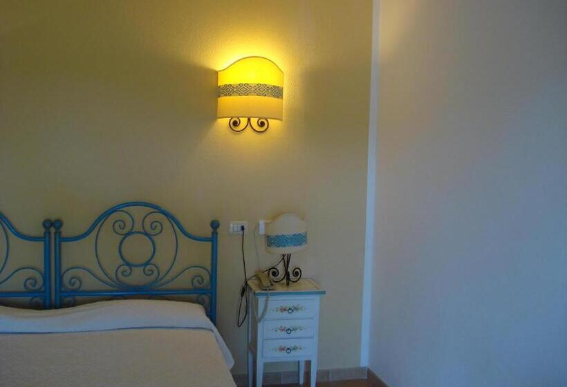 Superior room with lake view, Valkarana Country Relais