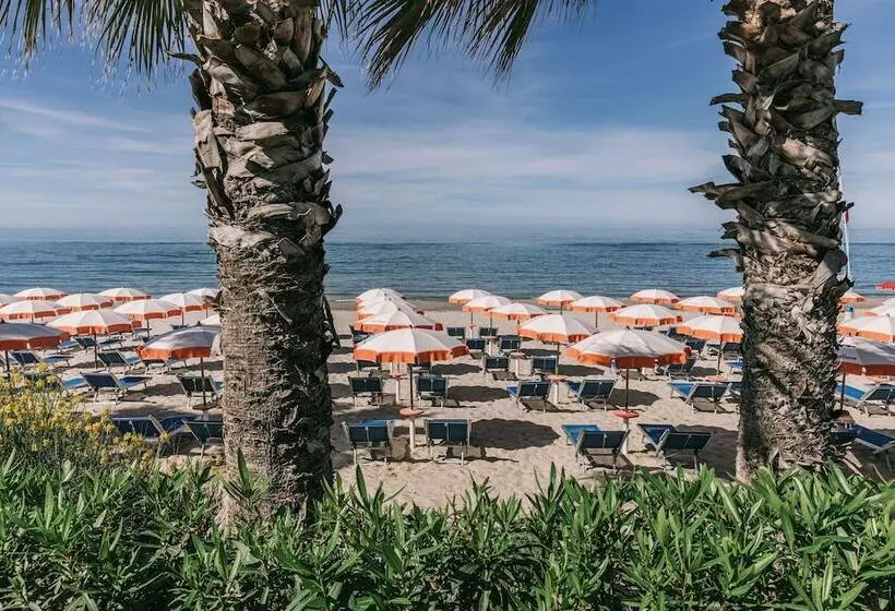 اتاق سه نفره سوپریور با چشم‌انداز دریا, Mangia S Torre Del Barone Resort
