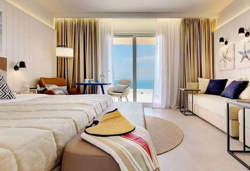 اتاق سه نفره سوپریور با چشم‌انداز دریا, Mangia S Torre Del Barone Resort