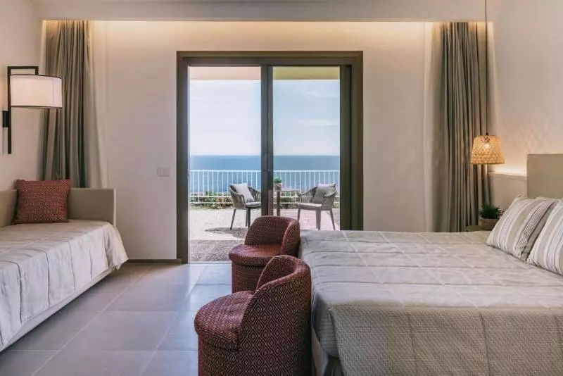 اتاق لوکس با چشم‌انداز دریا, Mangia S Torre Del Barone Resort