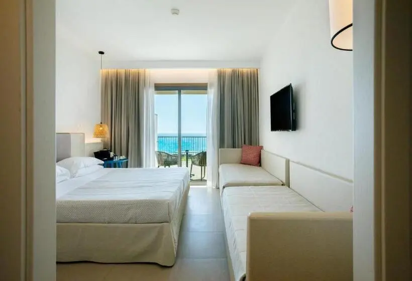 اتاق لوکس با چشم‌انداز دریا, Mangia S Torre Del Barone Resort