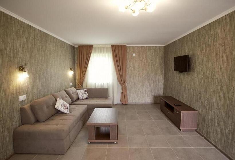 1 Bedroom Apartment, райский дворик