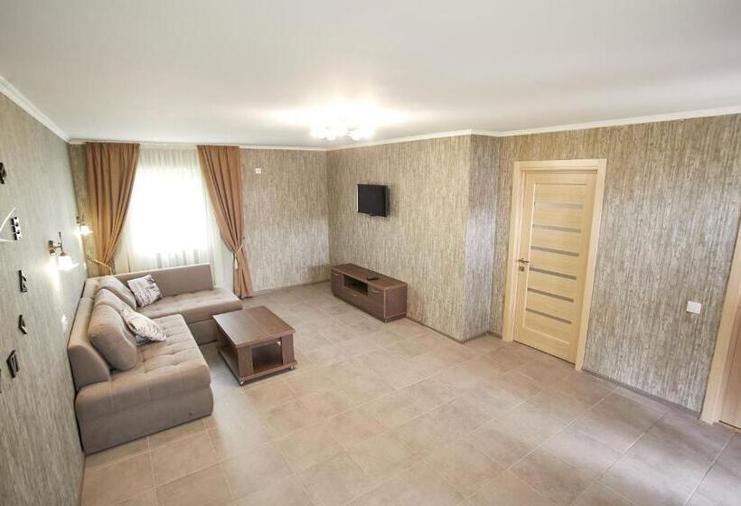 1 Bedroom Apartment, райский дворик