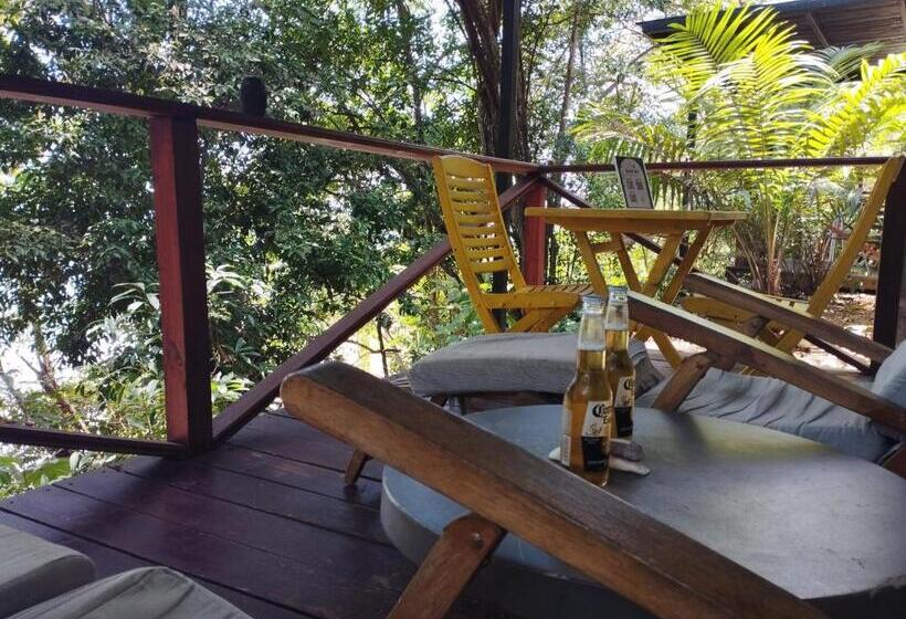 سوئیت با تخت بزرگ, Hostel Island Paradise, Saboga Lodge And Villa Noelia
