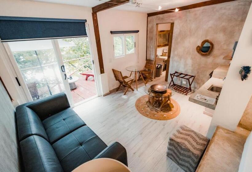 سوئیت با تخت بزرگ, Hostel Island Paradise, Saboga Lodge And Villa Noelia