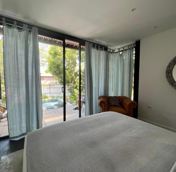 اتاق لوکس, Hostel Island Paradise, Saboga Lodge And Villa Noelia