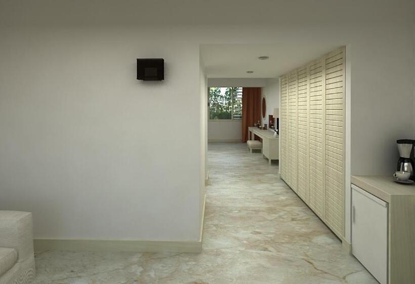 סוויטת ג'וניור עם טרסה, Oliviera Private Island Hotel   Kalem Island