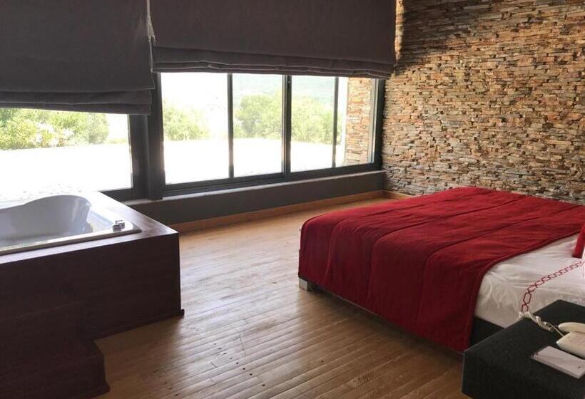 סוויטה עם ג'קוזי, Oliviera Private Island Hotel   Kalem Island