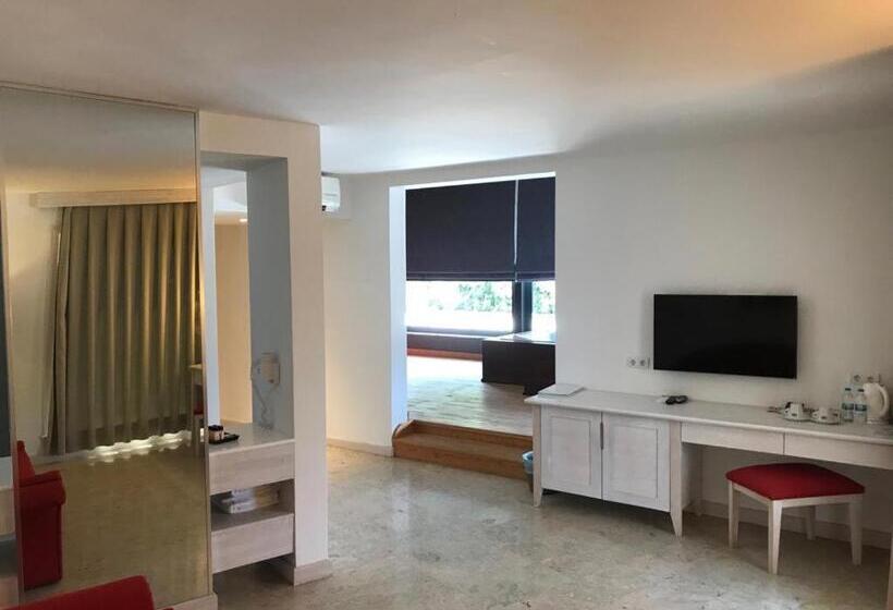 סוויטה עם ג'קוזי, Oliviera Private Island Hotel   Kalem Island