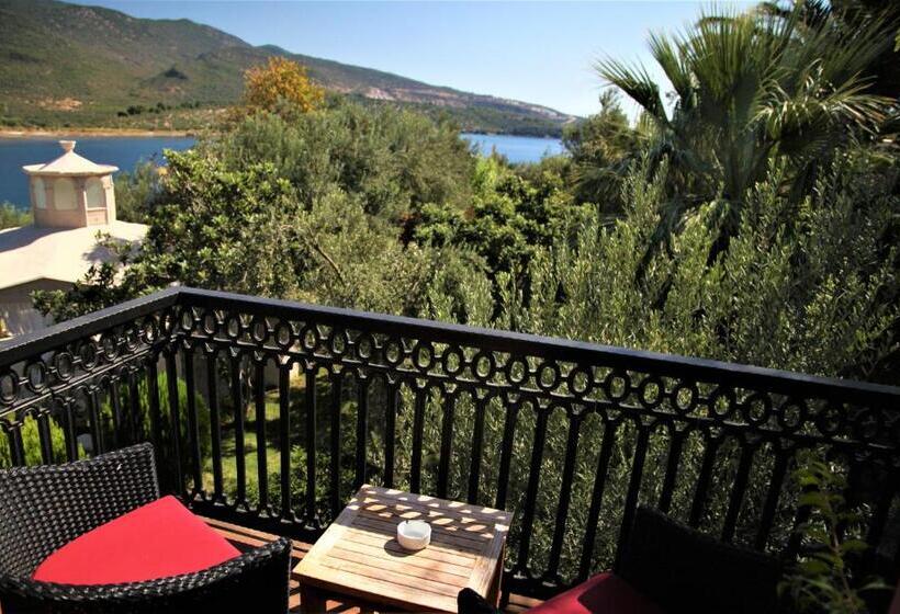 סוויטת ג'וניור עם מרפסת, Oliviera Private Island Hotel   Kalem Island