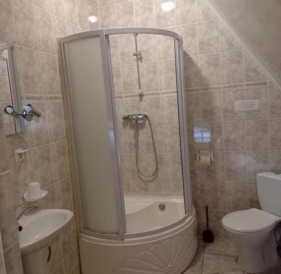 חדר קומפורט לשלושה, садиба коренюки