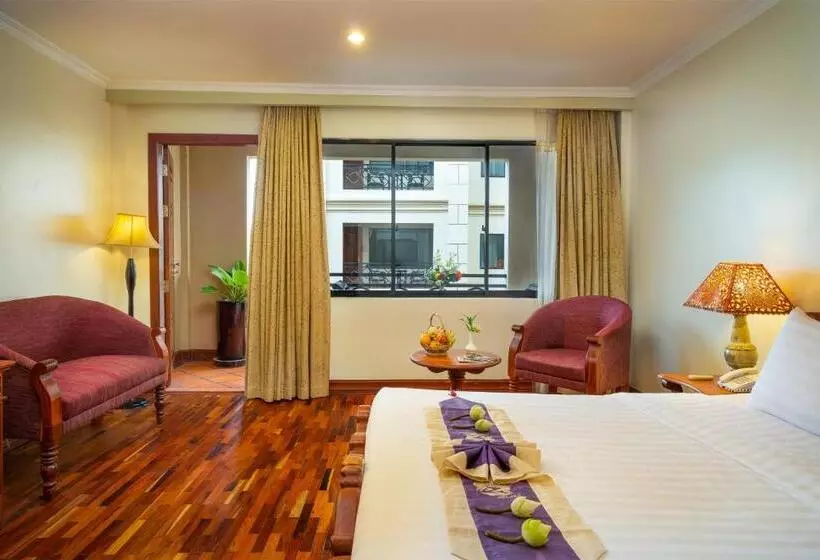 Deluxe Suite King Bed, Dragon Royal Angkor