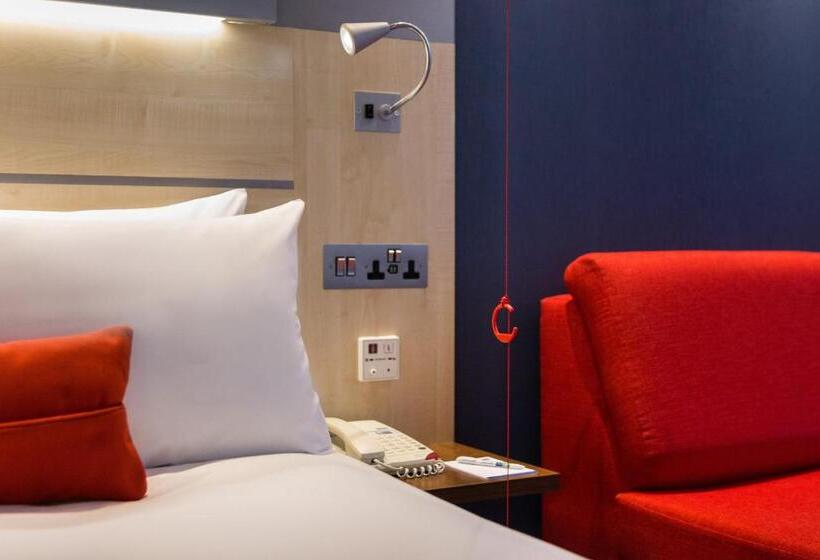 Номер Стандарт Адаптированный для Инвалидов, Holiday Inn Express London   Watford Junction, An Ihg