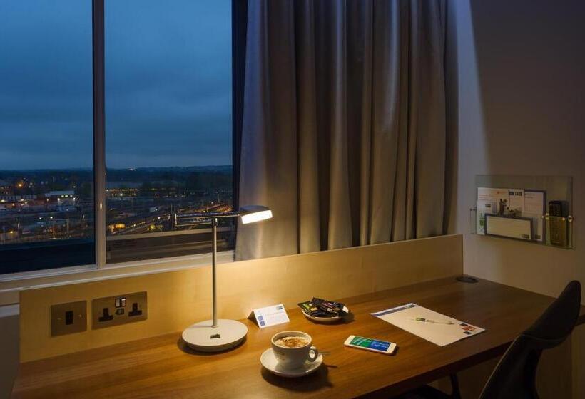 Номер Стандарт, Holiday Inn Express London   Watford Junction, An Ihg