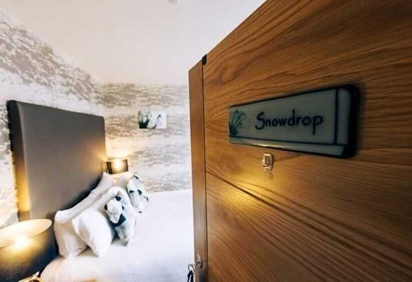 标准工作室, The Tower Gastro Pub & Apartments