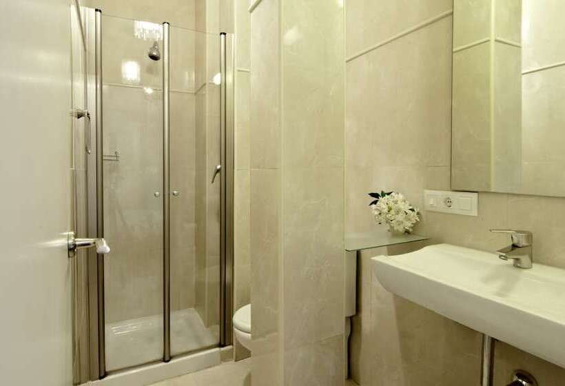 اتاق استاندارد, Un Patio Al Sur