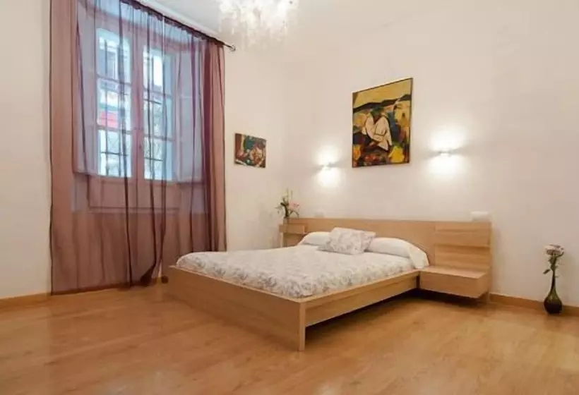 اتاق استاندارد, Un Patio Al Sur