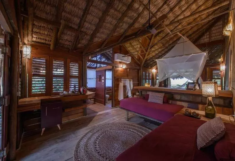 コンフォートルーム, Vila Kalango
