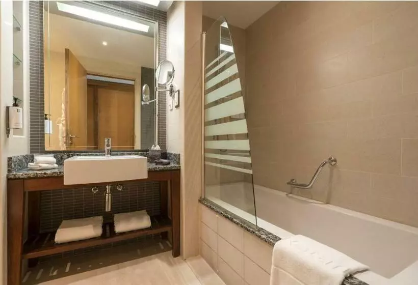 اتاق استاندارد با بالکن و چشم‌انداز دریا, Amwaj Rotana, Jumeirah Beach   Dubai