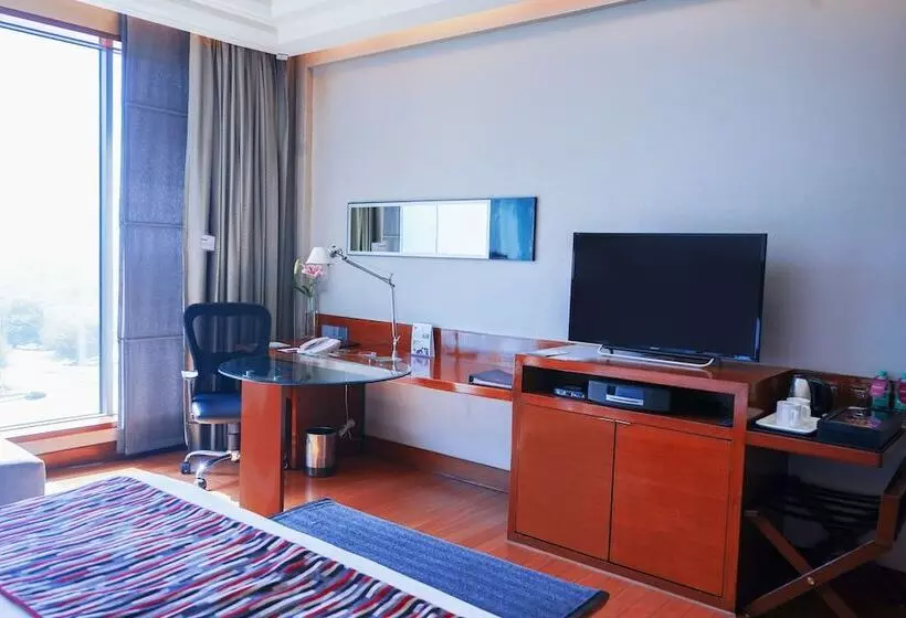ダブルベッドスタンダードルーム, Crowne Plaza Today Gurugram, An Ihg