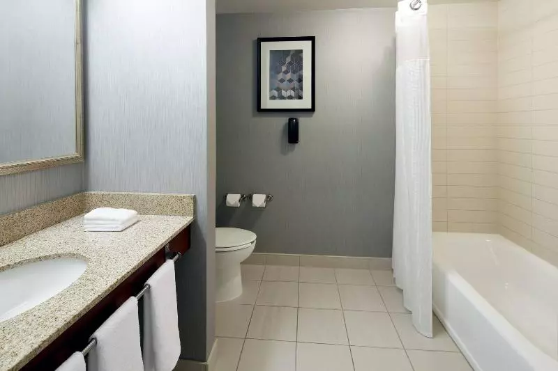 استودیو استاندارد با تخت کینگ, Fairfield Inn & Suites By Marriott Montreal Airport