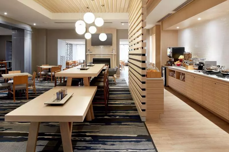 استودیو استاندارد با تخت کینگ, Fairfield Inn & Suites By Marriott Montreal Airport