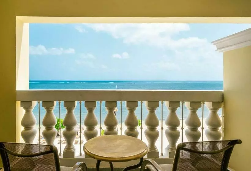 سوییت جونیور با چشم‌انداز دریا, Iberostar Waves Rose Hall Beach