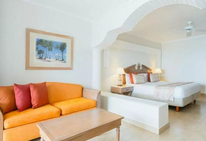 سوییت جونیور با چشم‌انداز دریا, Iberostar Waves Rose Hall Beach