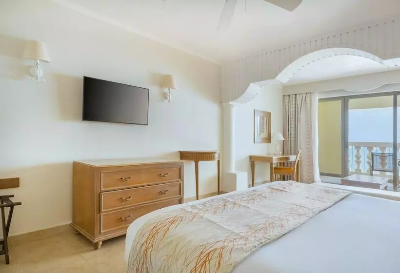 سوییت جونیور با چشم‌انداز دریا, Iberostar Waves Rose Hall Beach