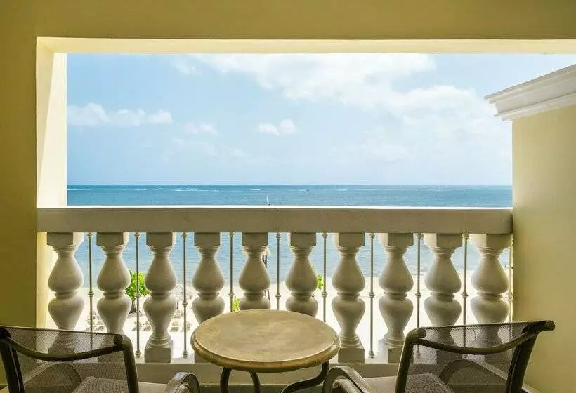 سوییت جونیور با چشم‌انداز دریا, Iberostar Waves Rose Hall Beach