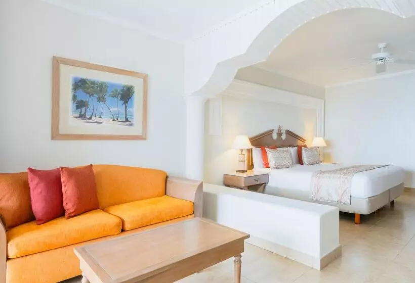 سوییت جونیور با چشم‌انداز دریا, Iberostar Waves Rose Hall Beach