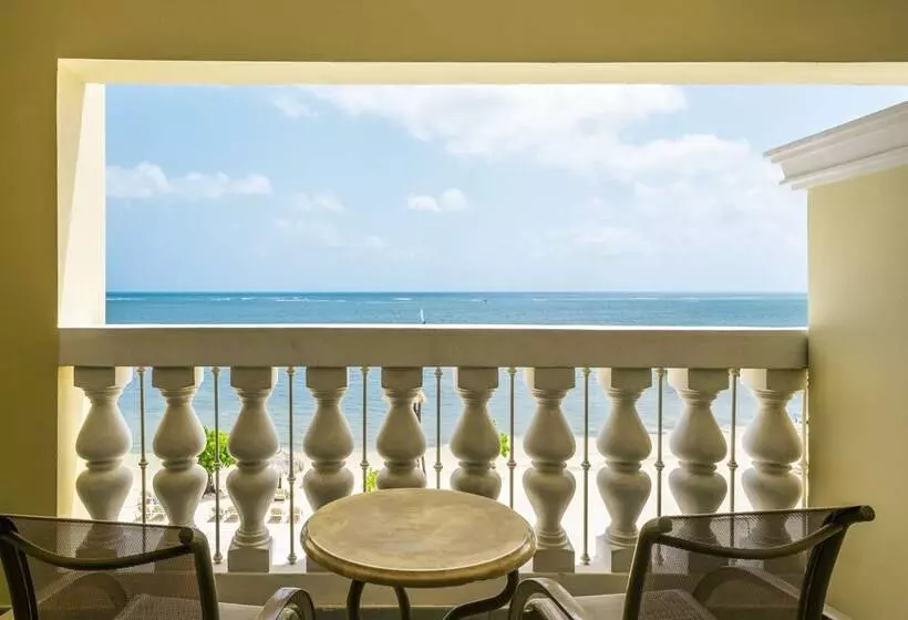سوییت جونیور با چشم‌انداز دریا, Iberostar Waves Rose Hall Beach