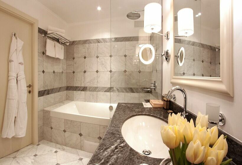 اتاق استاندارد با چشم‌انداز شهر, Maidan Palace