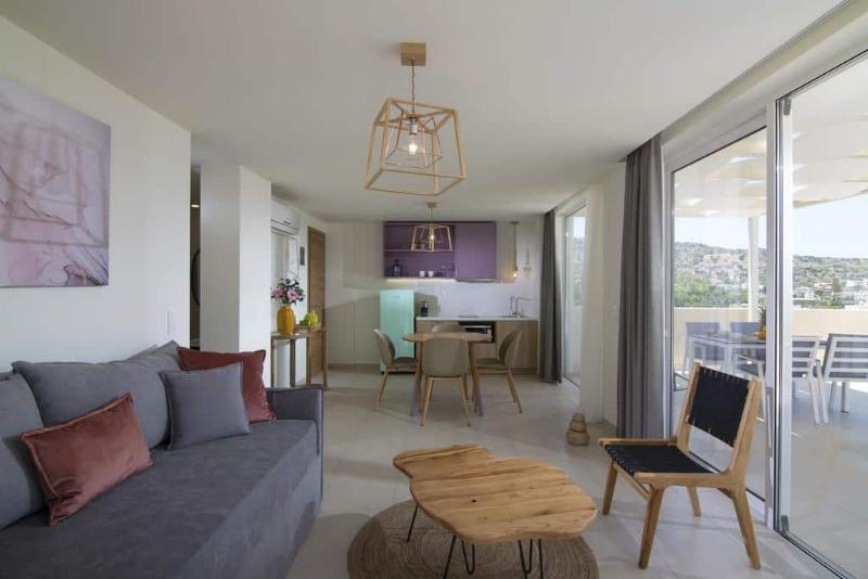 디럭스 스위트, Rainbow Apartments