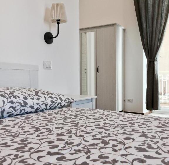 اتاق استاندارد سه نفره, B&b Sant'agostino