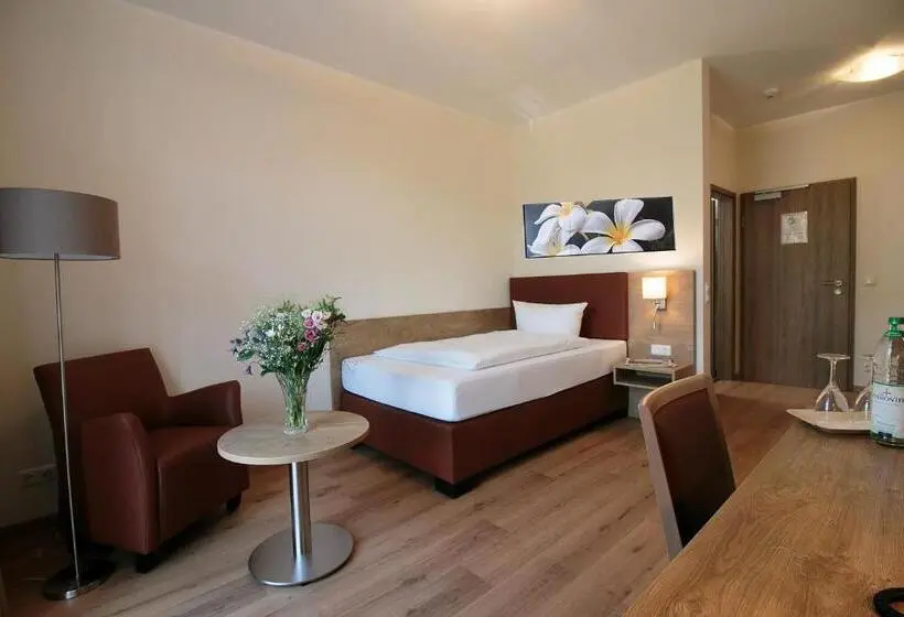 Comfort Yhden Hengen Huone, Dirks Am Schloss