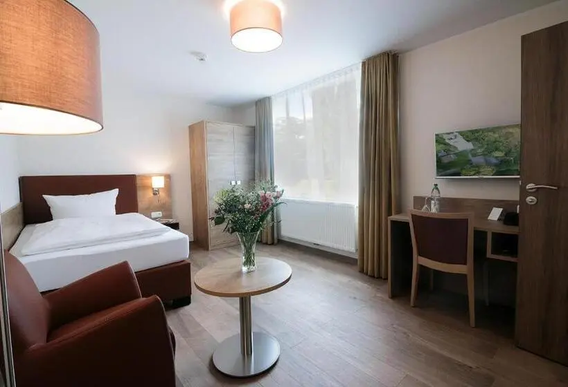 Comfort Yhden Hengen Huone, Dirks Am Schloss