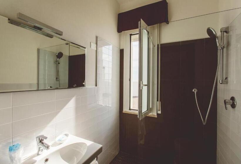 اتاق استاندارد با چشم‌انداز دریا, Marco