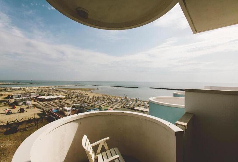 اتاق استاندارد چهار تخته با چشم‌انداز دریا, Marco