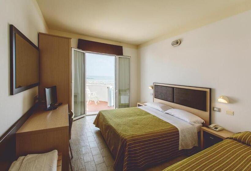 اتاق استاندارد چهار تخته با چشم‌انداز دریا, Marco