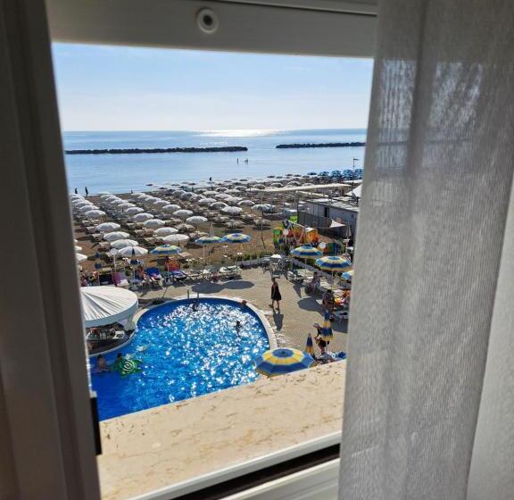 اتاق استاندارد چهار تخته با چشم‌انداز دریا, Marco