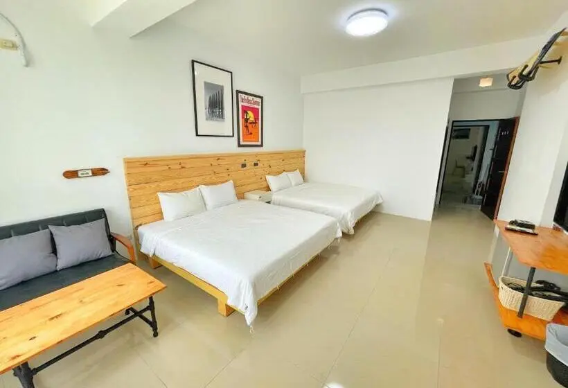اتاق استاندارد چهار تخته, Imanuel Surfing B&b