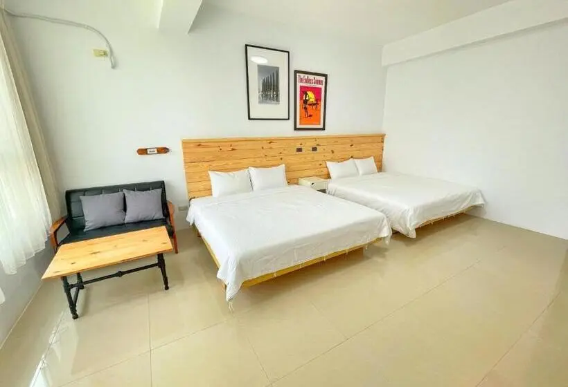 اتاق استاندارد چهار تخته, Imanuel Surfing B&b