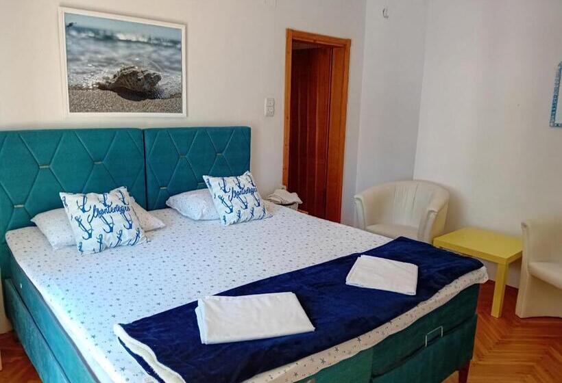 اتاق لوکس با بالکن, Guest House Vila Bak