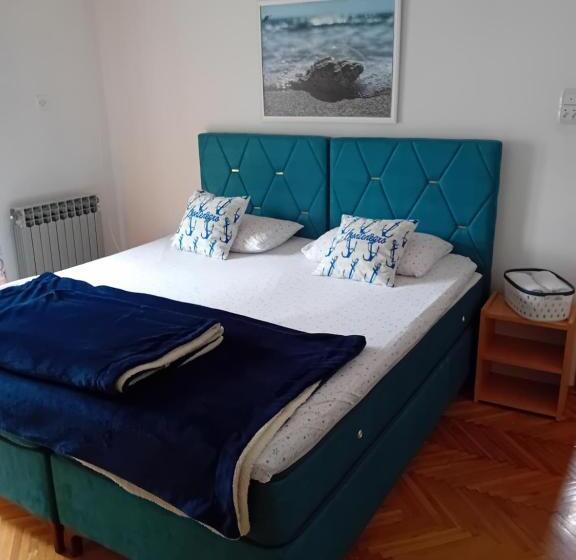 اتاق لوکس با بالکن, Guest House Vila Bak
